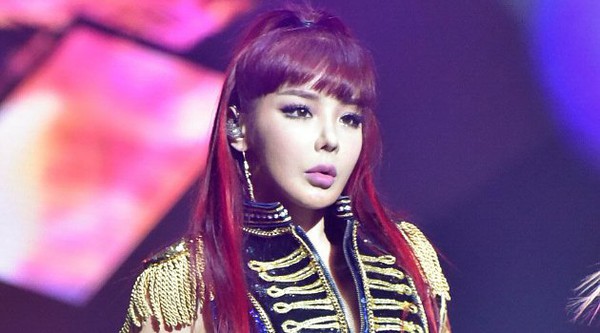 Hết Park Bom, Minzy (2NE1) lại khiến fan phát hoảng vì khuôn mặt thẩm mỹ - Ảnh 4.