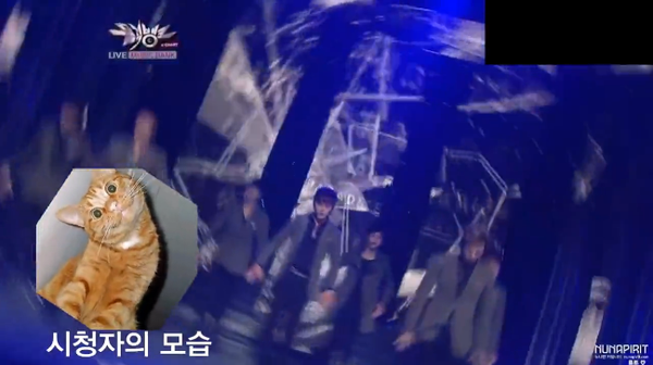 Chóng mặt trước sân khấu quay mòng mòng khó hiểu của Music Bank - Ảnh 2.