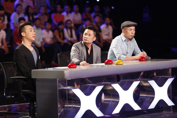 Bằng Kiều bắt tay Trấn Thành lần đầu ngồi ghế nóng Got Talent - Ảnh 8.