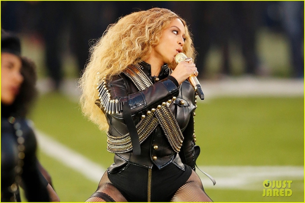 Beyoncé, Coldplay, Bruno Mars gây sốt với sân khấu Super Bowl 12 phút - Ảnh 19.