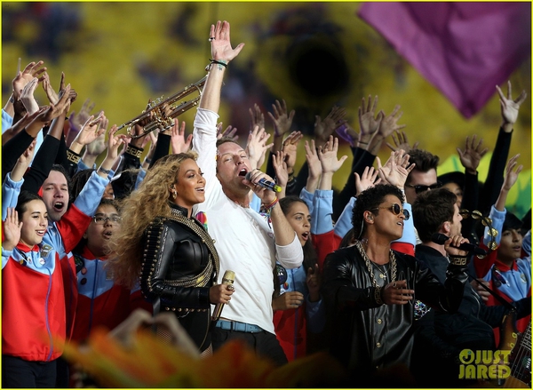 Beyoncé, Coldplay, Bruno Mars gây sốt với sân khấu Super Bowl 12 phút - Ảnh 23.