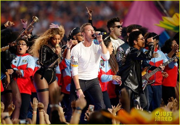Beyoncé, Coldplay, Bruno Mars gây sốt với sân khấu Super Bowl 12 phút - Ảnh 25.