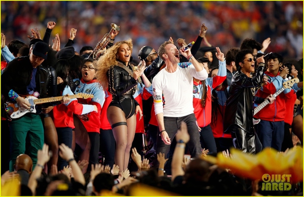 Beyoncé, Coldplay, Bruno Mars gây sốt với sân khấu Super Bowl 12 phút - Ảnh 26.