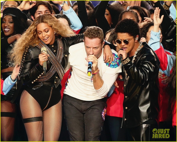 Beyoncé, Coldplay, Bruno Mars gây sốt với sân khấu Super Bowl 12 phút - Ảnh 27.