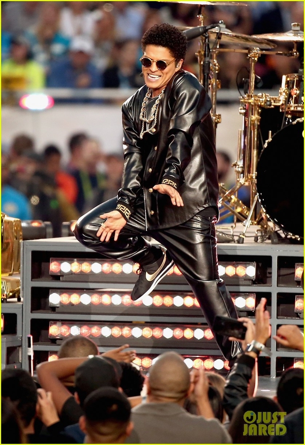 Beyoncé, Coldplay, Bruno Mars gây sốt với sân khấu Super Bowl 12 phút - Ảnh 14.