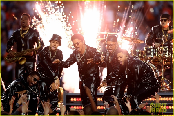Beyoncé, Coldplay, Bruno Mars gây sốt với sân khấu Super Bowl 12 phút - Ảnh 16.
