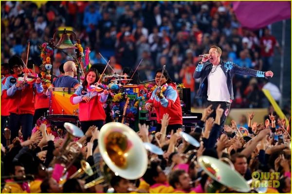 Beyoncé, Coldplay, Bruno Mars gây sốt với sân khấu Super Bowl 12 phút - Ảnh 6.