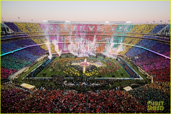 Beyoncé, Coldplay, Bruno Mars gây sốt với sân khấu Super Bowl 12 phút - Ảnh 28.