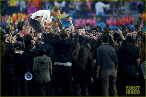 Beyoncé, Coldplay, Bruno Mars gây sốt với sân khấu Super Bowl 12 phút - Ảnh 9.