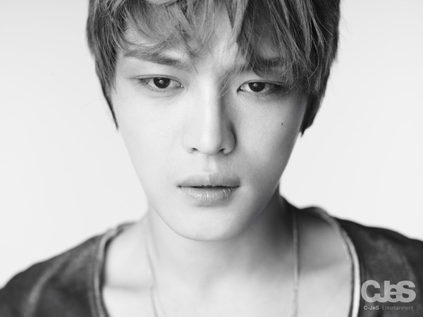 Fan được rửa mắt vì vô số cảnh khoe ngực của Jaejoong trong MV mới - Ảnh 6.