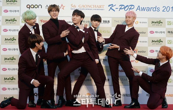 Loạt người đẹp Hàn khoe ngực đầy, chân dài tại thảm đỏ Gaon Chart K-pop Awards 2016 danh giá - Ảnh 28.