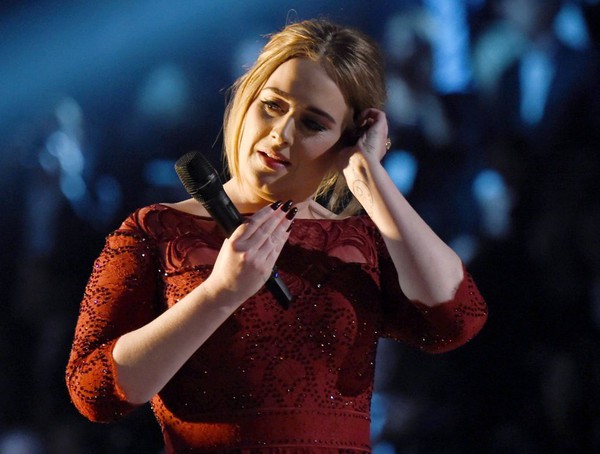 Buồn và xấu hổ, Adele đã khóc cả ngày sau sự cố tại Grammys - Ảnh 1.