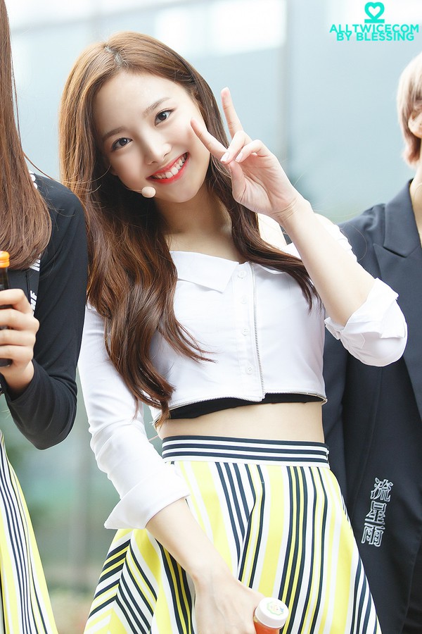 Nayeon (TWICE) phải xin lỗi v&igrave; nghe lậu nhạc của Taeyeon - Ảnh 3.