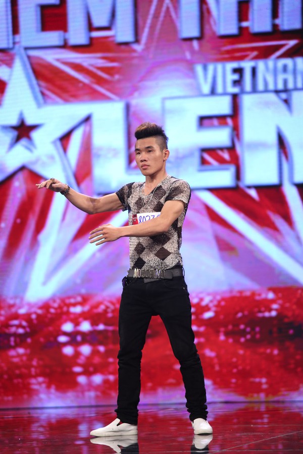 Got Talent: Người mẹ mù nhảy cùng con trai gây xúc động - Hot boy xuất hiện được Bằng Kiều khen tới tấp - Ảnh 19.