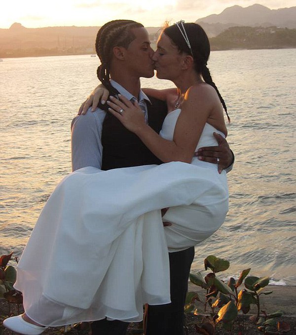 L&ecirc;n b&agrave;n đẻ mới ph&aacute;t hiện chồng sắp cưới b&iacute; mật kết h&ocirc;n với c&ocirc; g&aacute;i kh&aacute;c - Ảnh 2.