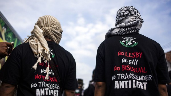 Indonesia chủ trương kỳ thị, cộng đồng LGBT sống trong sợ hãi vì bị tấn công - Ảnh 2.