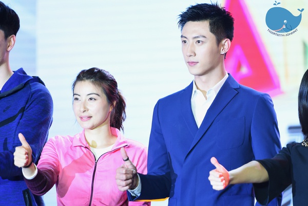 Fan nằng nặc đ&ograve;i Hứa Ngụy Ch&acirc;u tham gia Amazing Race bản Trung với Ho&agrave;ng Cảnh Du - Ảnh 2.
