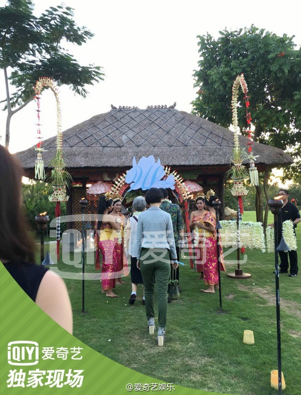 Lưu Thi Thi xuất hiện rạng rỡ bên Ngô Kỳ Long trong bữa tiệc mừng trước đám cưới - Ảnh 2.