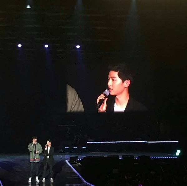 Clip: Fan hò hét cuồng nhiệt khi Song Joong Ki bất ngờ xuất hiện tại show Kim Jong Kook - Ảnh 7.