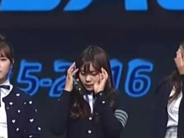 Th&agrave;nh vi&ecirc;n G-Friend kh&ocirc;ng d&aacute;m nh&igrave;n mặt kh&aacute;n giả v&igrave; sợ bị ch&ecirc; xấu - Ảnh 1.
