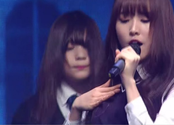 Th&agrave;nh vi&ecirc;n G-Friend kh&ocirc;ng d&aacute;m nh&igrave;n mặt kh&aacute;n giả v&igrave; sợ bị ch&ecirc; xấu - Ảnh 3.