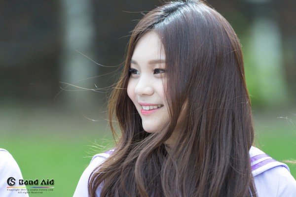 Th&agrave;nh vi&ecirc;n G-Friend kh&ocirc;ng d&aacute;m nh&igrave;n mặt kh&aacute;n giả v&igrave; sợ bị ch&ecirc; xấu - Ảnh 6.