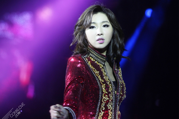 Park Bom bị netizen nhắc khéo rời nhóm thay Minzy (2NE1) - Ảnh 2.