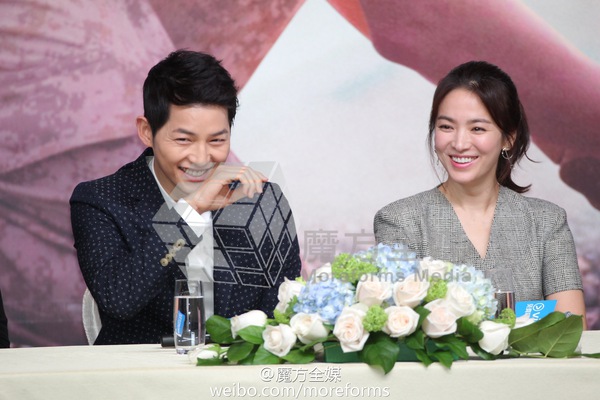 Song Hye Kyo - Song Joong Ki cười tít mắt, tình tứ tại họp báo Hồng Kông - Ảnh 22.