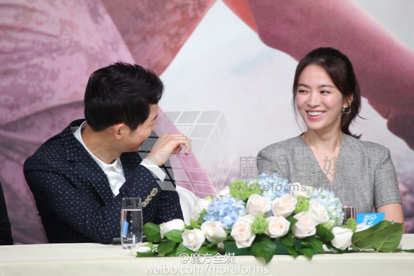Song Hye Kyo - Song Joong Ki cười tít mắt, tình tứ tại họp báo Hồng Kông - Ảnh 21.