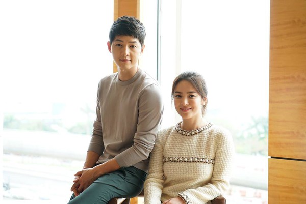 Song Hye Kyo - Song Joong Ki đẹp lung linh như đôi tình nhân ở Hồng Kông - Ảnh 16.