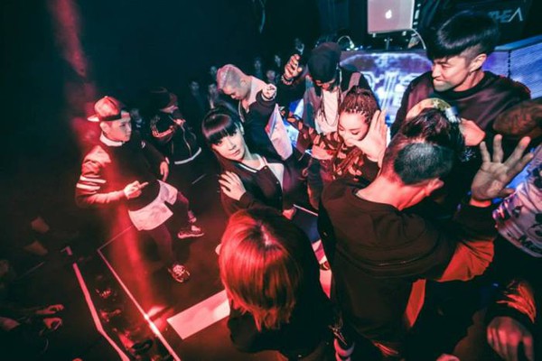 Park Bom xuất hiện c&ugrave;ng Seung Ri tại qu&aacute;n bar ở H&agrave; Nội chỉ l&agrave; tin vịt - Ảnh 4.