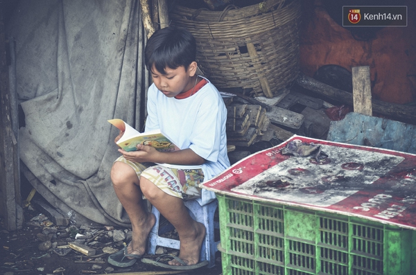 Những bức ảnh đầy yêu thương dành cho trẻ em trong khu ổ chuột Sài Gòn - Ảnh 12.