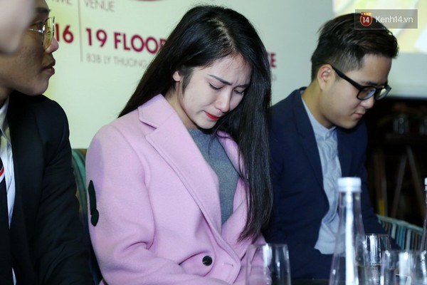 Hòa Minzy khóc nức nở khi nhắc đến những áp lực quanh chuyện tình yêu và công việc - Ảnh 7.