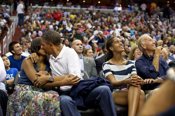 Những bức ảnh cho thấy cuộc hôn nhân của Obama là mối nhân duyên trời định - Ảnh 17.
