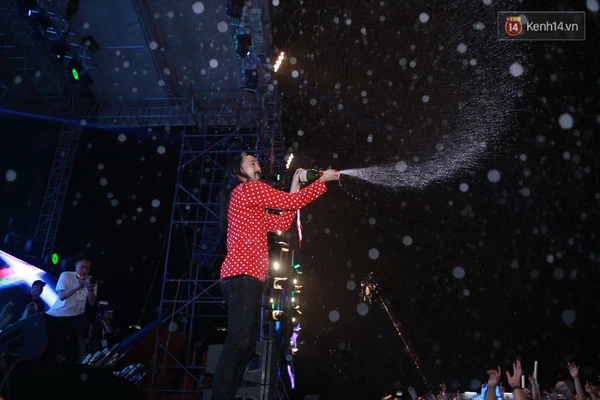 Fan Việt bùng nổ với đêm diễn đầy màu sắc của Steve Aoki - Ảnh 29.