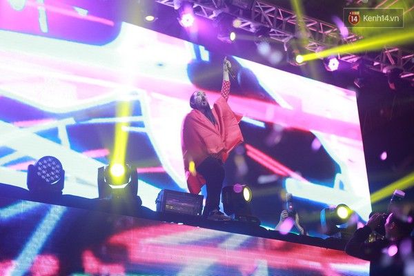 Fan Việt bùng nổ với đêm diễn đầy màu sắc của Steve Aoki - Ảnh 35.