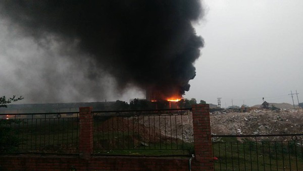 Cháy lớn nhà máy gạch Viglacera Phúc Yên - Vĩnh Phúc - Ảnh 3.