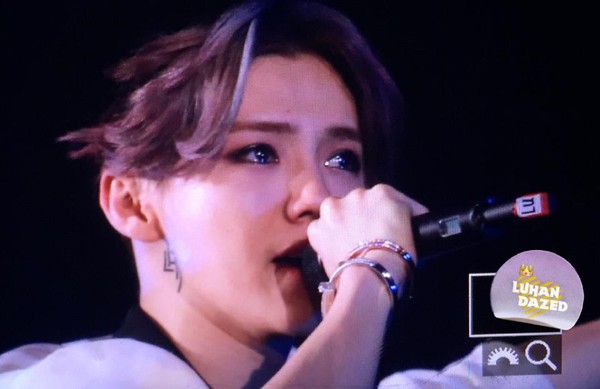 Lộc Hàm xúc động đến rơi lệ trong concert đầu tiên của sự nghiệp solo - Ảnh 2.