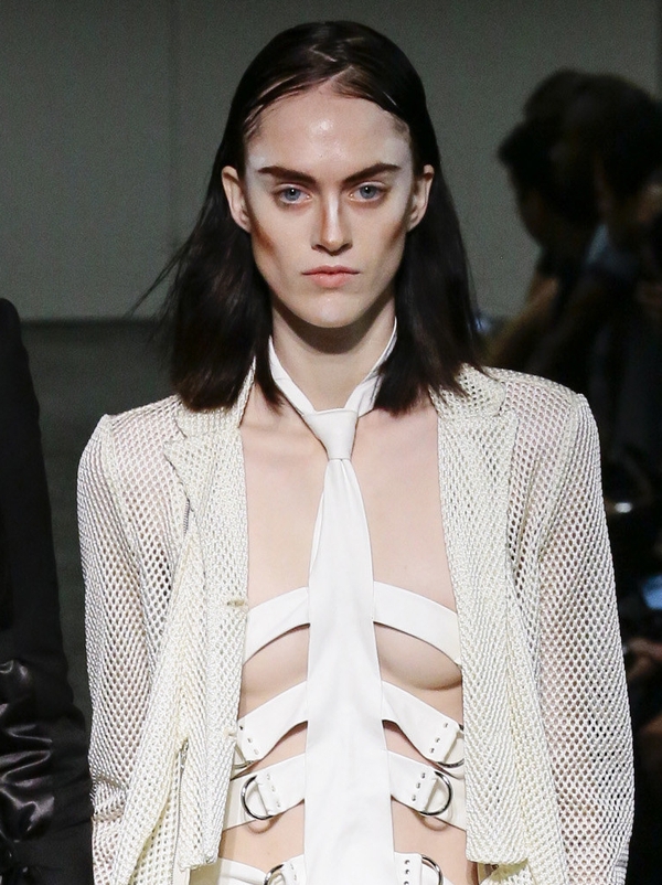 5 xu hướng l&agrave;m đẹp khủng khiếp nhất runway 2015 - Ảnh 3.