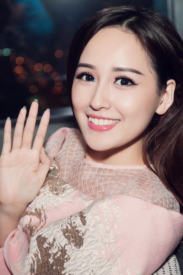 &Aacute; hậu Huyền My đọ vẻ gợi cảm c&ugrave;ng Hoa hậu Jennifer trong sự kiện - Ảnh 10.