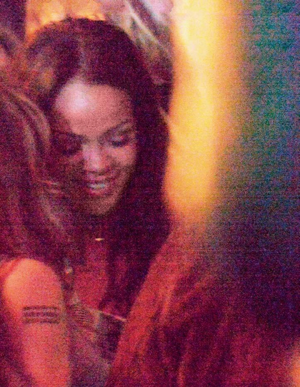 R&ograve; rỉ ảnh Leonardo DiCaprio v&agrave; Rihanna h&ocirc;n nhau sau tin đồn hẹn h&ograve; - Ảnh 4.