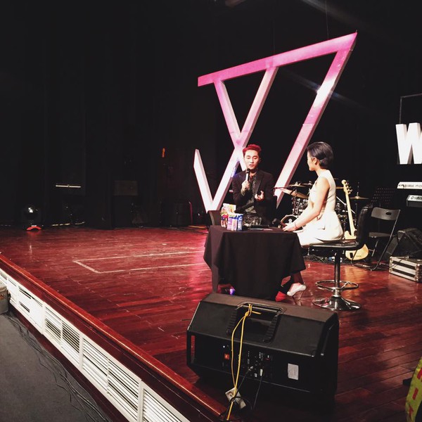 Clip: 2 em nhỏ lớp 4 thuộc l&ograve;ng v&agrave; h&aacute;t Bu&ocirc;ng đ&ocirc;i tay nhau ra c&ugrave;ng Sơn T&ugrave;ng - Ảnh 6.