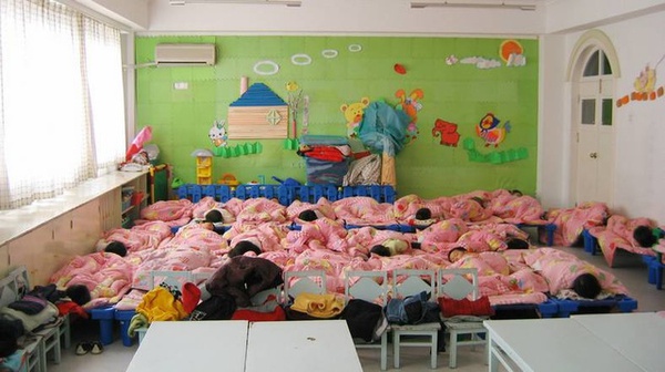 Ngủ trưa ở nhà trẻ, bé trai 5 tuổi chết tức tưởi vì lý do không ai ngờ - Ảnh 1.