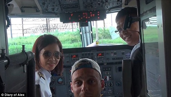 Ch&agrave;ng trai like a boss khi trở th&agrave;nh h&agrave;nh kh&aacute;ch duy nhất tr&ecirc;n chuyến bay của Philippine Airlines - Ảnh 3.