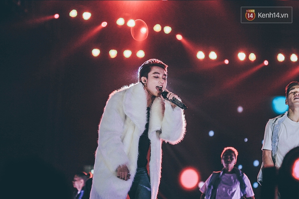 Những khoảnh khắc đẹp lay động trong liveshow Sơn T&ugrave;ng tại H&agrave; Nội - Ảnh 9.
