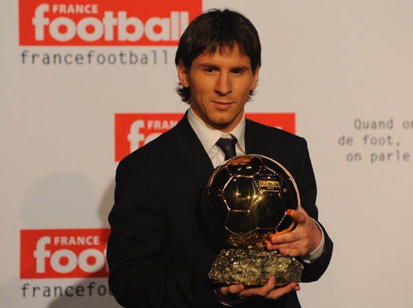 Rò rỉ bộ trang phục Messi có thể mặc ở Gala Quả bóng vàng 2015 - Ảnh 4.