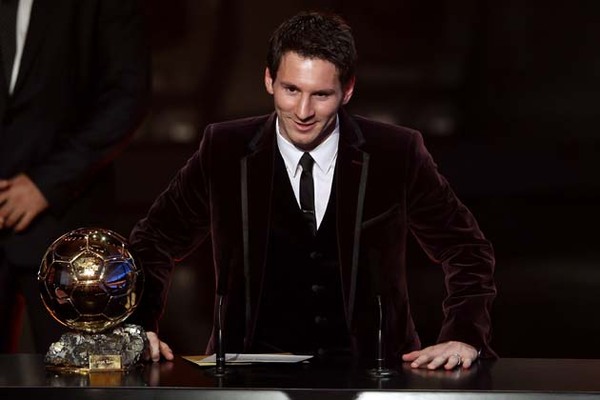 Rò rỉ bộ trang phục Messi có thể mặc ở Gala Quả bóng vàng 2015 - Ảnh 6.