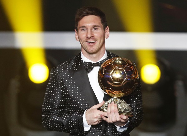 Rò rỉ bộ trang phục Messi có thể mặc ở Gala Quả bóng vàng 2015 - Ảnh 7.