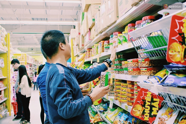 Ch&aacute;n cắn hạt dưa, người H&agrave; Nội chi tiền triệu săn hạt lạ đ&oacute;n Tết - Ảnh 1.