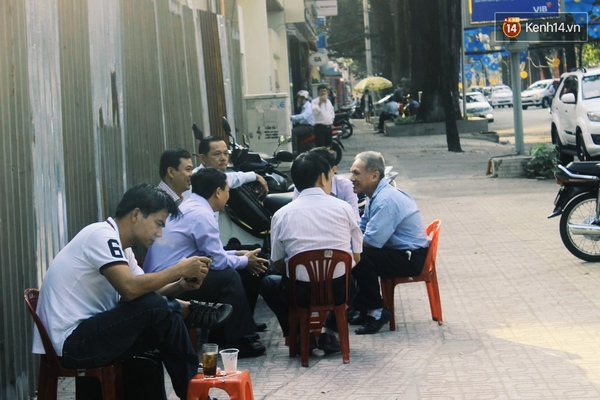 Sài Gòn trở lại nhịp sống hối hả trong ngày đi làm đầu tiên của năm mới - Ảnh 9.